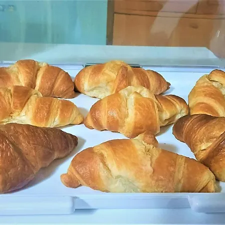 לינה וארוחת בוקר Il Laghetto קסטרווילארי