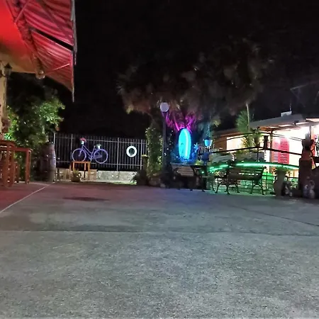 Il Laghetto Couette-café