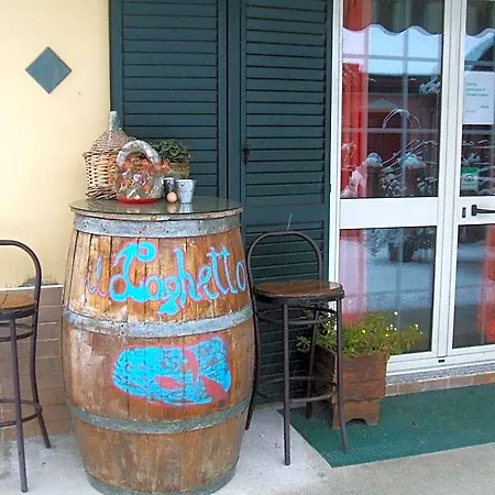 Il Laghetto Bed and Breakfast
