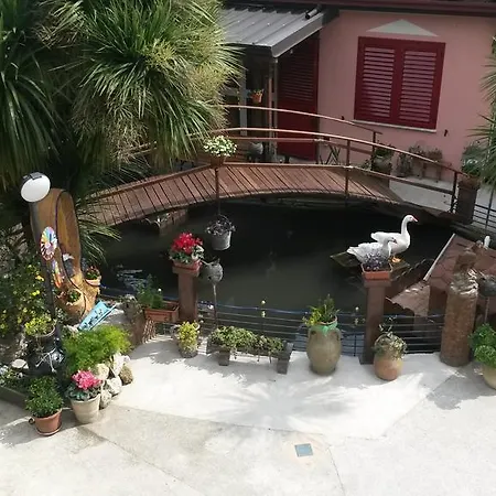 Il Laghetto Couette-café